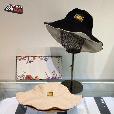 Gucci Wearable on both sides hats