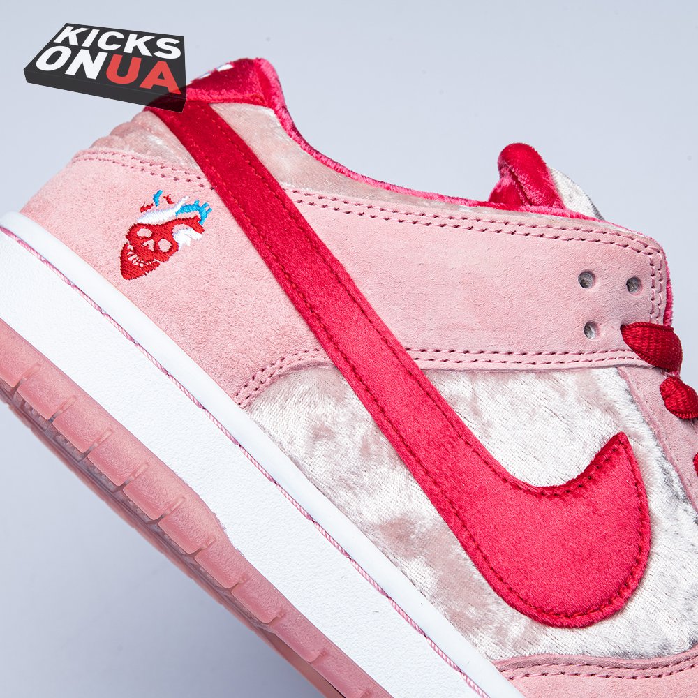 dunk low strangelove
